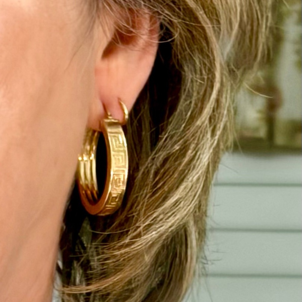 14k Gold Hoop 1 1/4” lightweight Earrings made in Italy